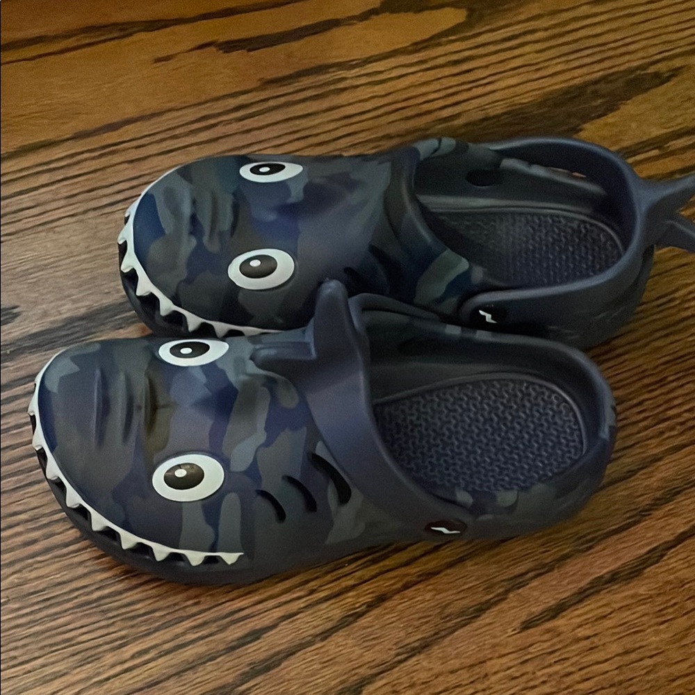 Kids Shark Camo Clogs